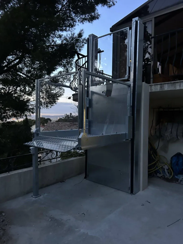 Pas de fosse sous la plateforme verticale Strategos à Marseille