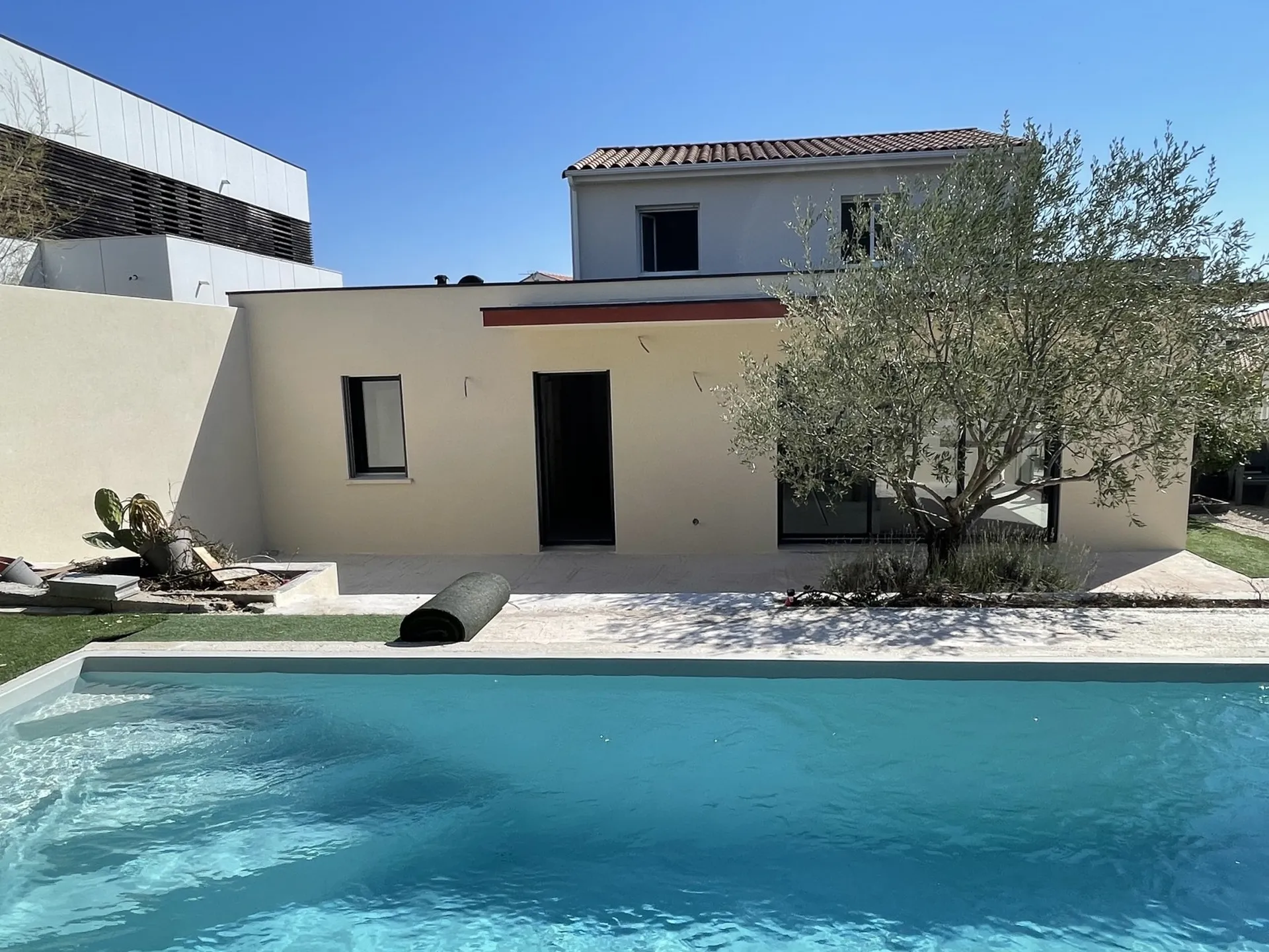 Ravalement de façade en enduit gratté fin sur Pignan dans l’Hérault