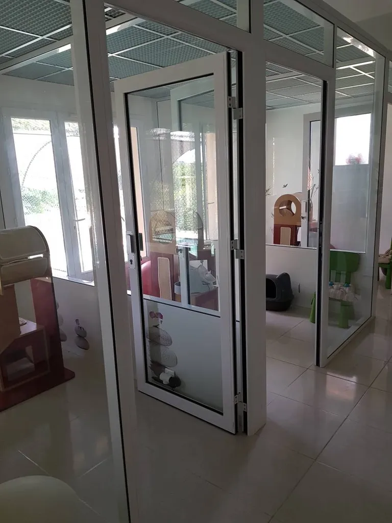 Installation de cloisons amovibles vitrées pour la création de bureaux à PARIS