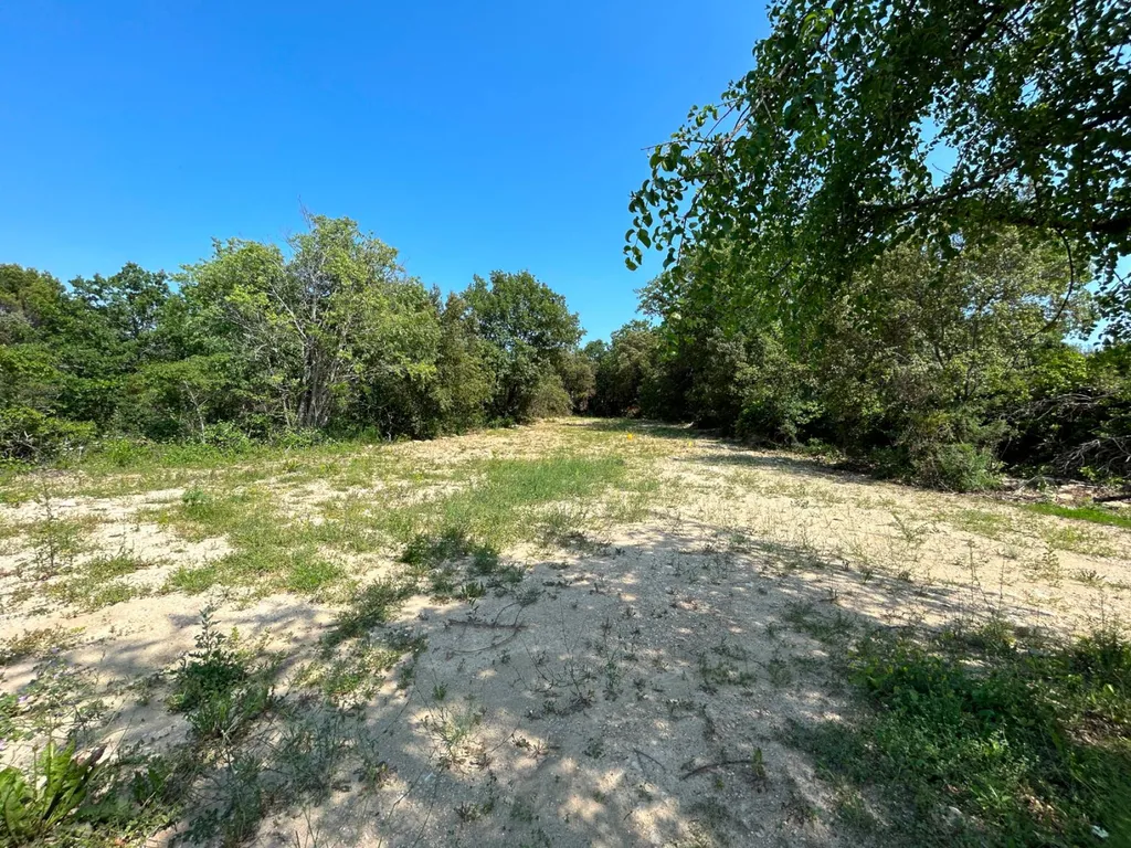 Venasque - 2 terrains constructibles à deux pas du village   