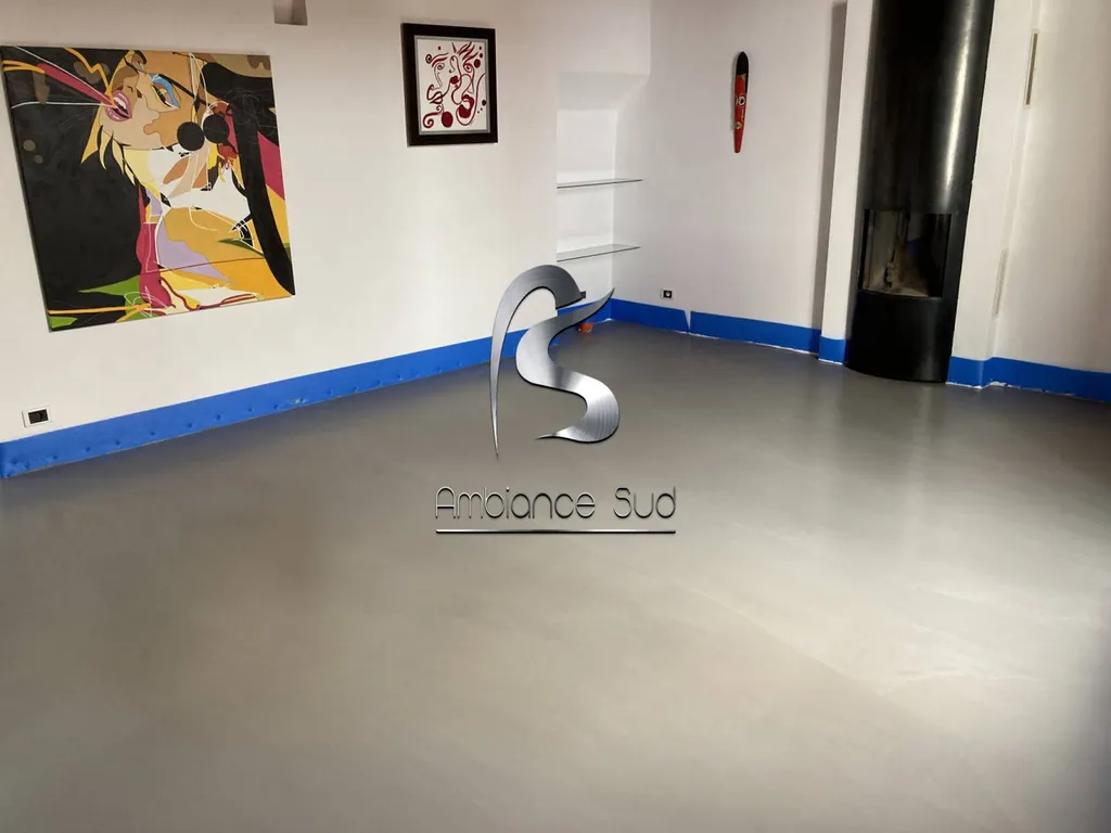 Application de béton ciré par un pro près de Saint-Maximin-la-Sainte-Baume var 83