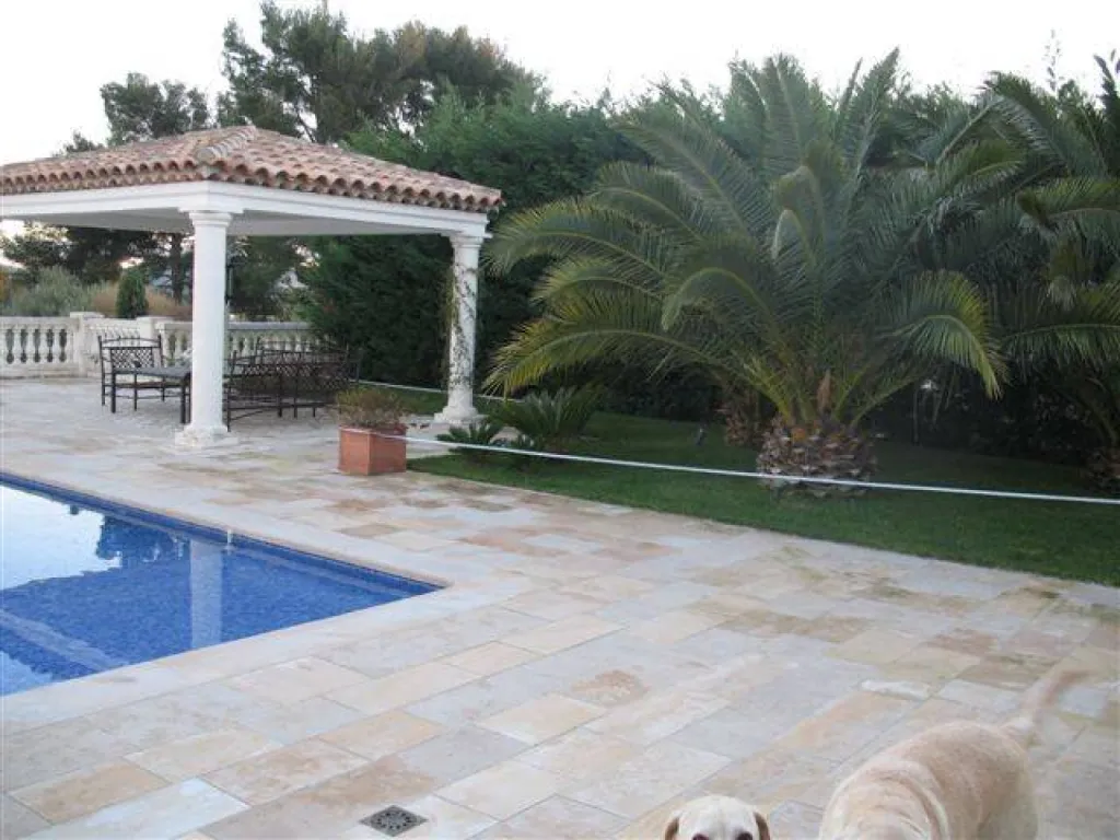 Les belles pierres naturelles de France pour extérieur en terrasse, sol sur RDV au 36 rue de Bourgogne à Paris