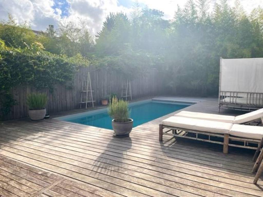 Piscine maison récente Bordeaux Caudéran