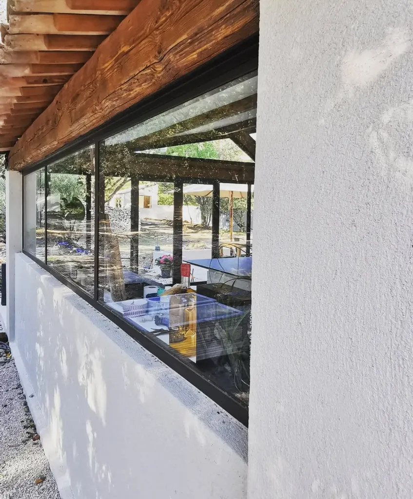 menuiserie acier sur-mesure avec vitrage isolant et anti effraction à Aix en provence