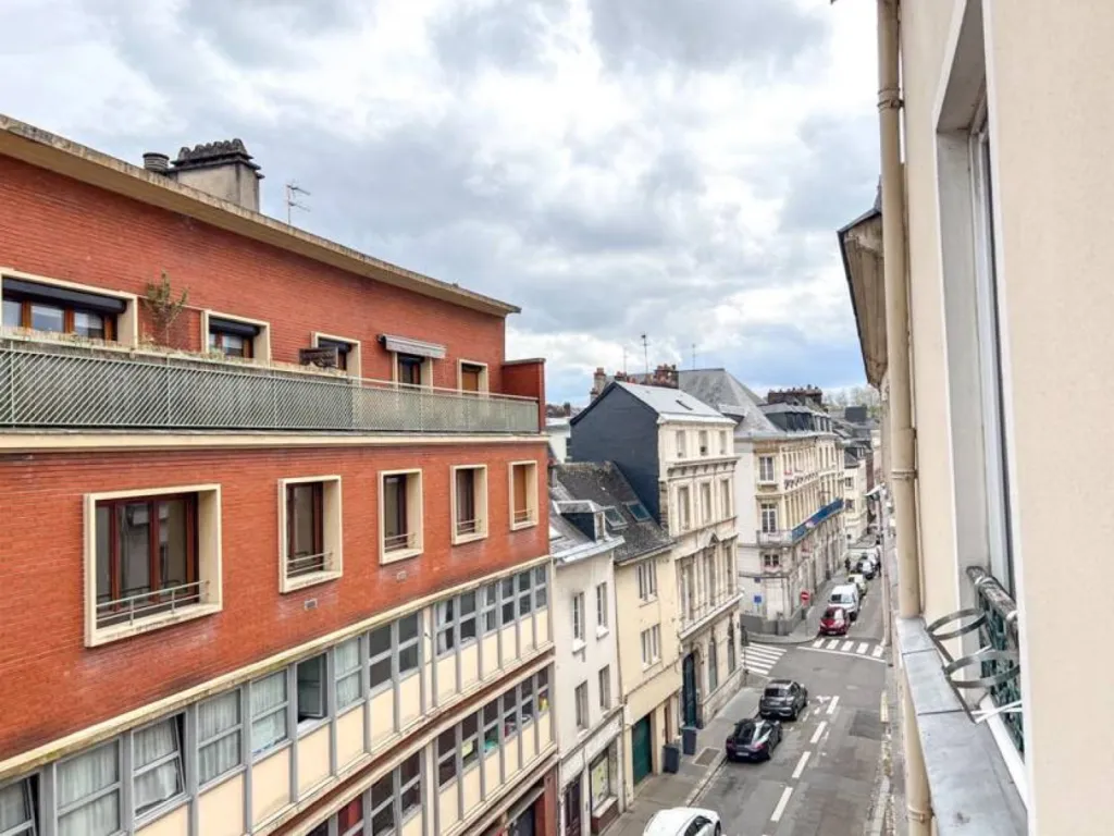 Entièrement repeint et rénové