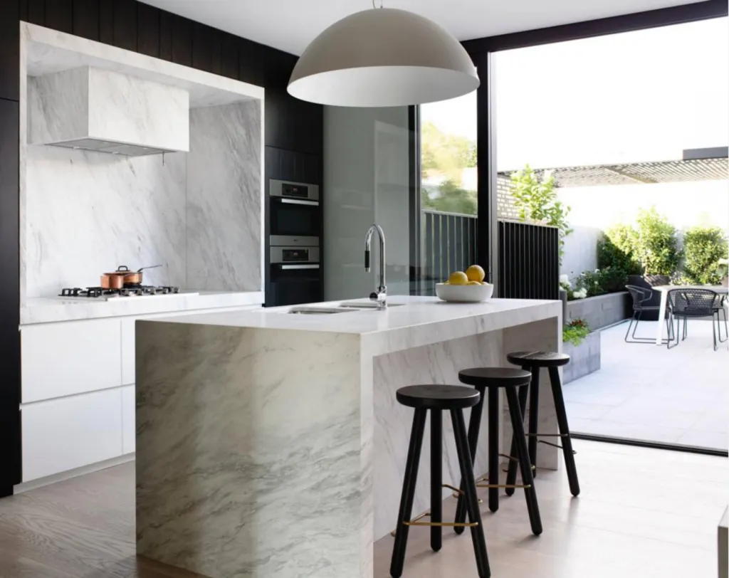 Plan de travail de cuisine en marbre blanc statuaire extra