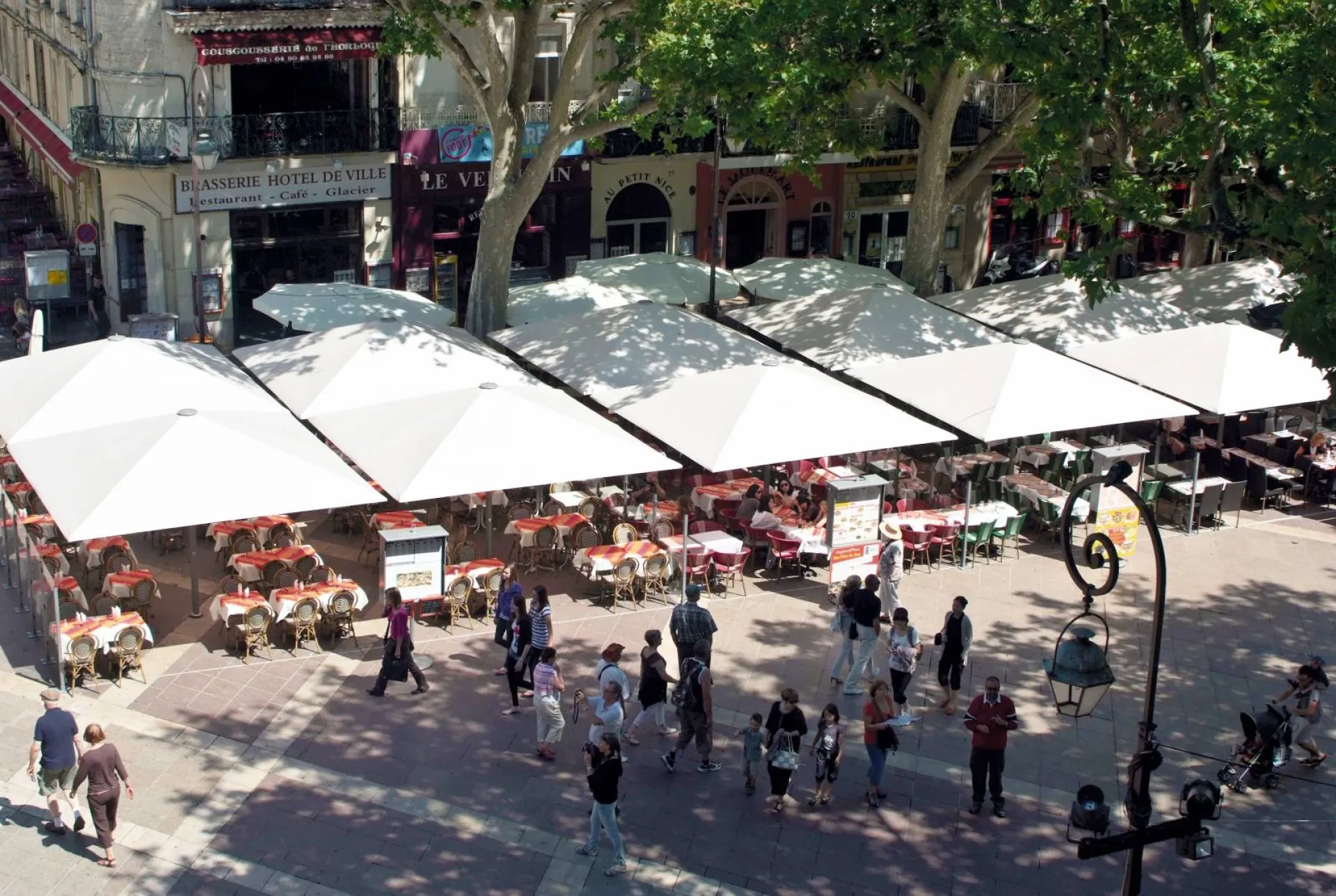 Pour la vente et l'installation de parasol et voile d'ombrage sur mesure 