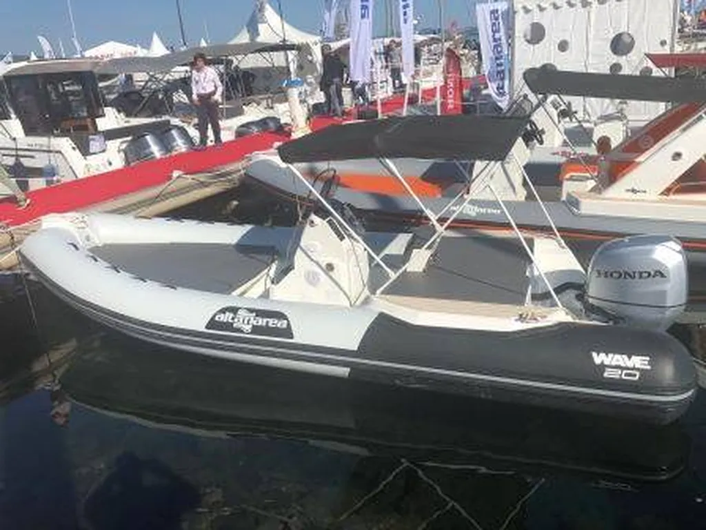 Pneumatique à moteur d'occasion pour 6 personnes à Bandol dans le Var