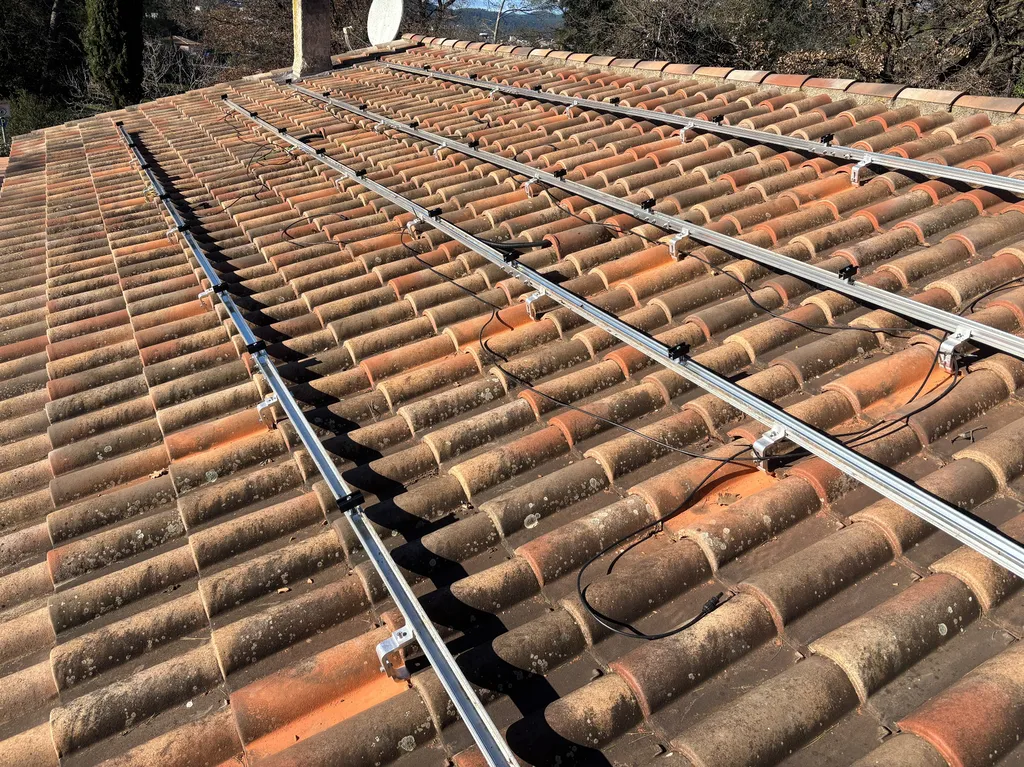 Installation de 8 panneaux photovoltaïques 400 W ( 3 kWc )pour autoconsommation solaire résidentielle au Beausset dans le Var