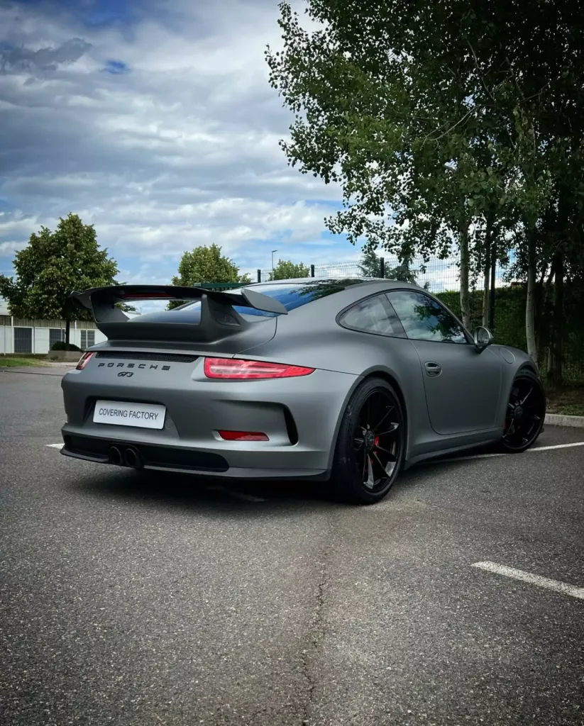 Covering complet Matte Metallic Gunmetal de chez Avery pour cette superbe Porsche 991 GT3 à Andrézieux Bouthéon
