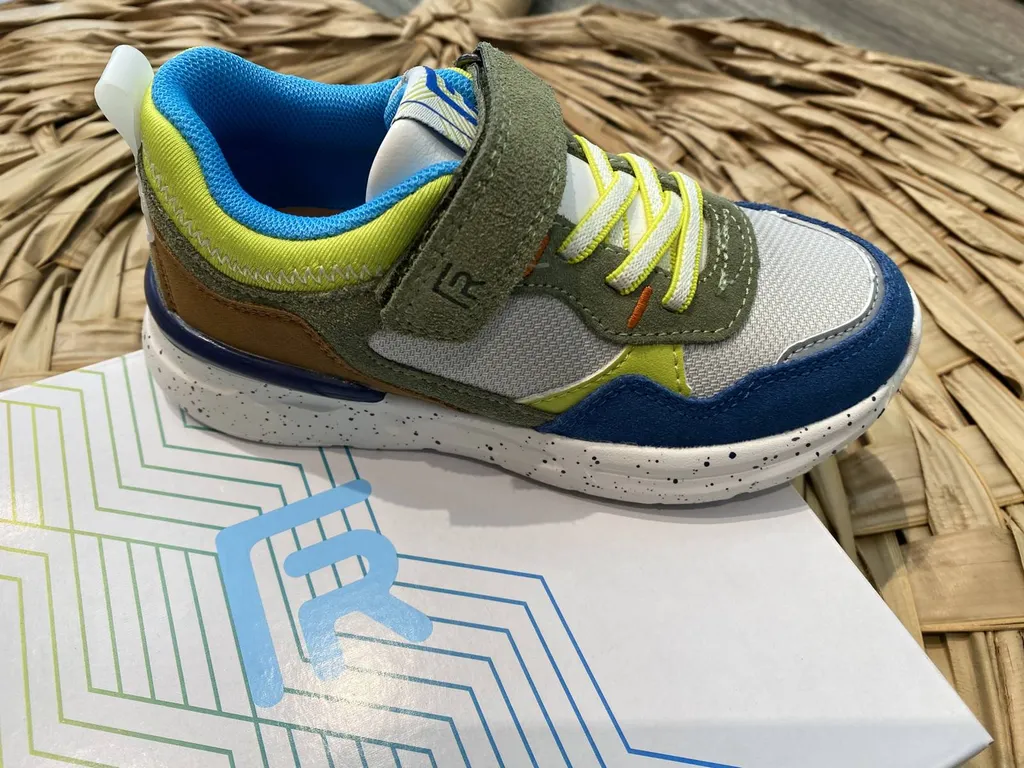 Tennis garçons légères près de Saint Médard en Jalles