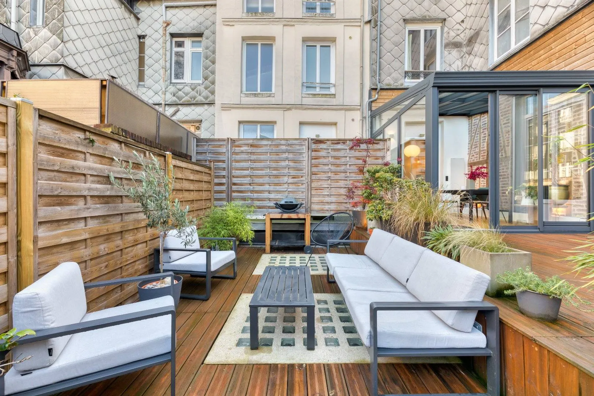 A vendre terrasse privée de 40m² pour des moments de tranquillité au coeur de ville