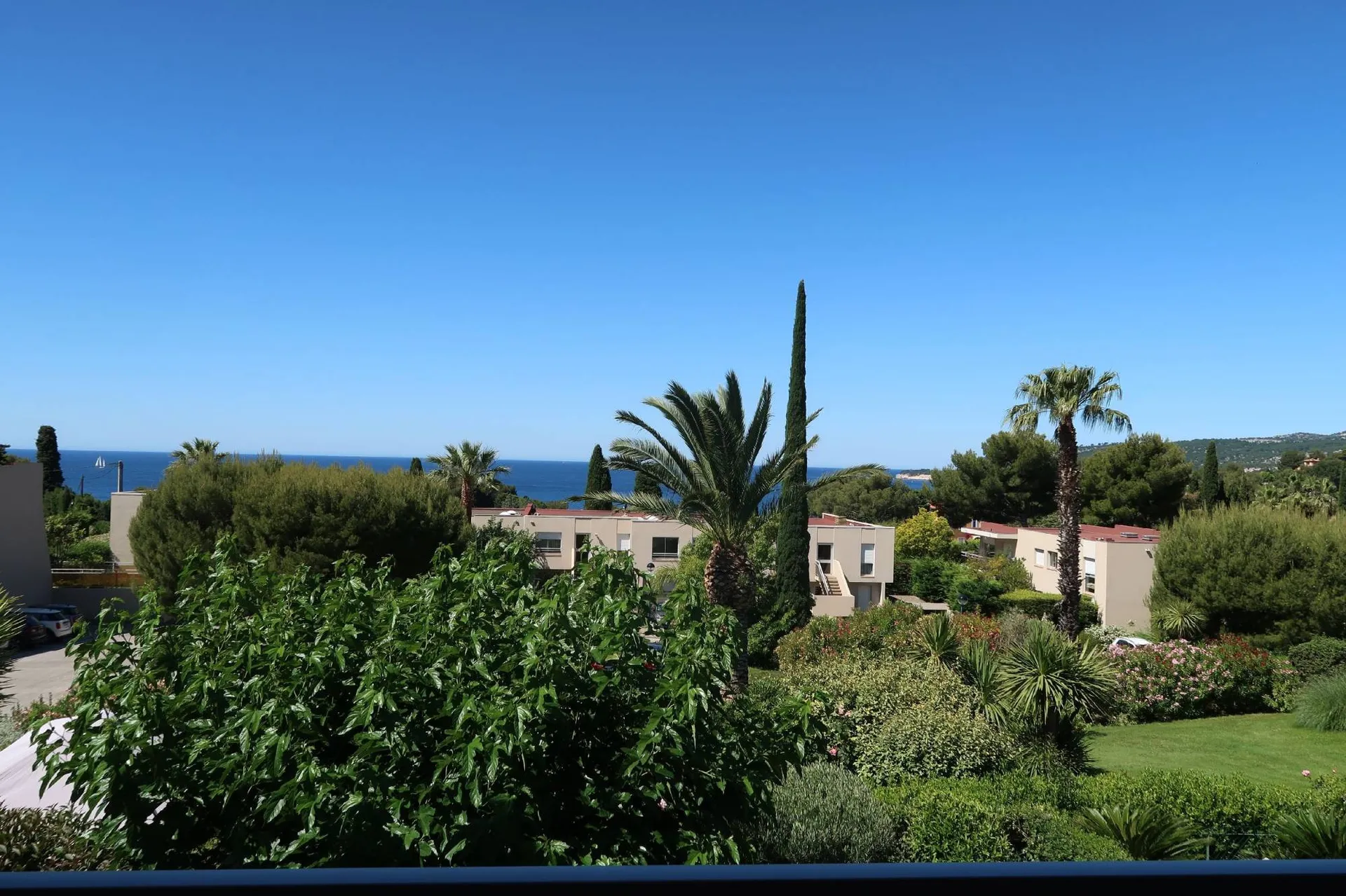 Vue mer a 100 m de la plage appartement à vendre a cassis