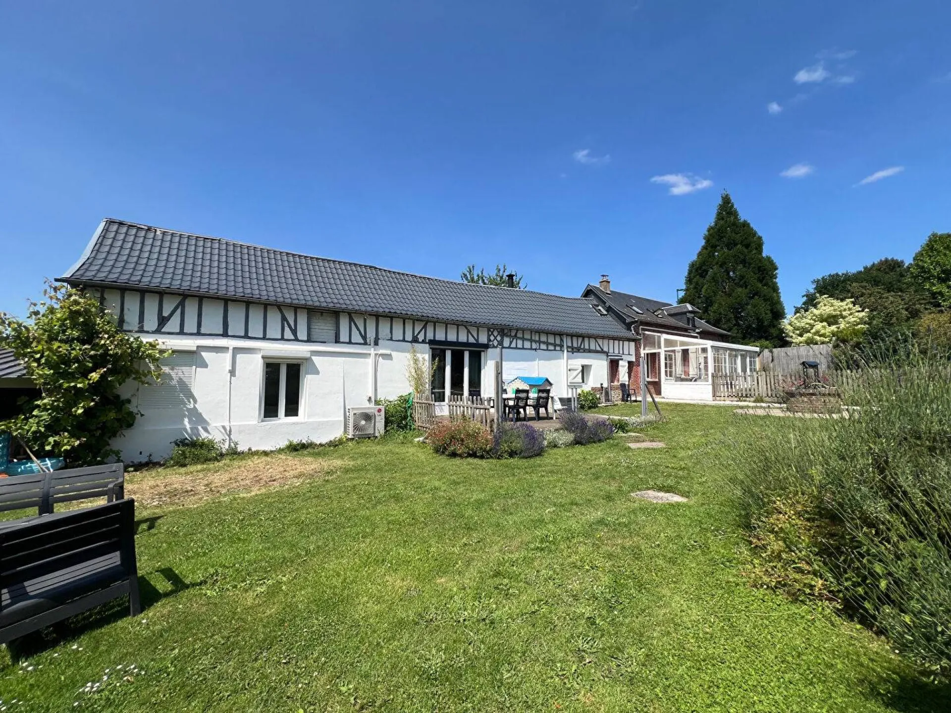 A SAISIR MAISON DE 147 m2 EDIFIÉE SUR 1300 M² DE JARDIN SUR LA COMMUNE DE LA HARENGERE 27370