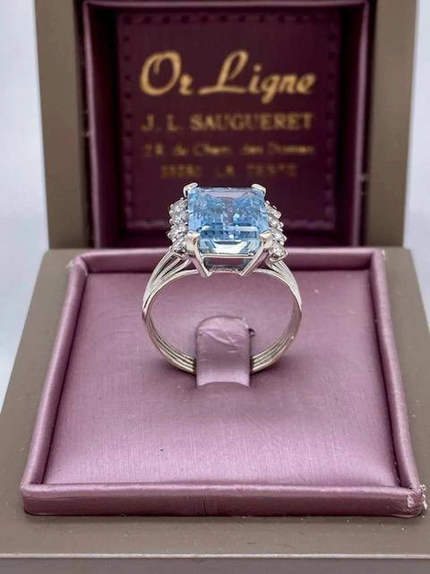 Ou acheter une bague vintage en or blanc 750/1000ème aigue marine et diamants près de Bordeaux? Chez Or Ligne à La Teste de Buch