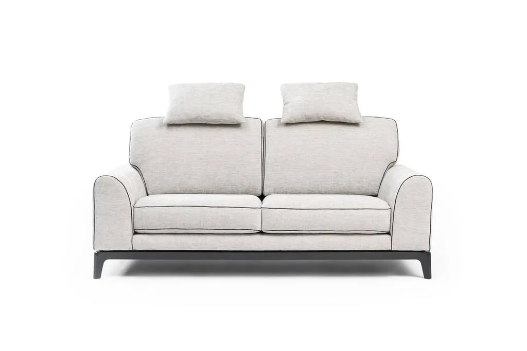 Canapé deux places avec têtières amovibles à Hyères près du Lavandou