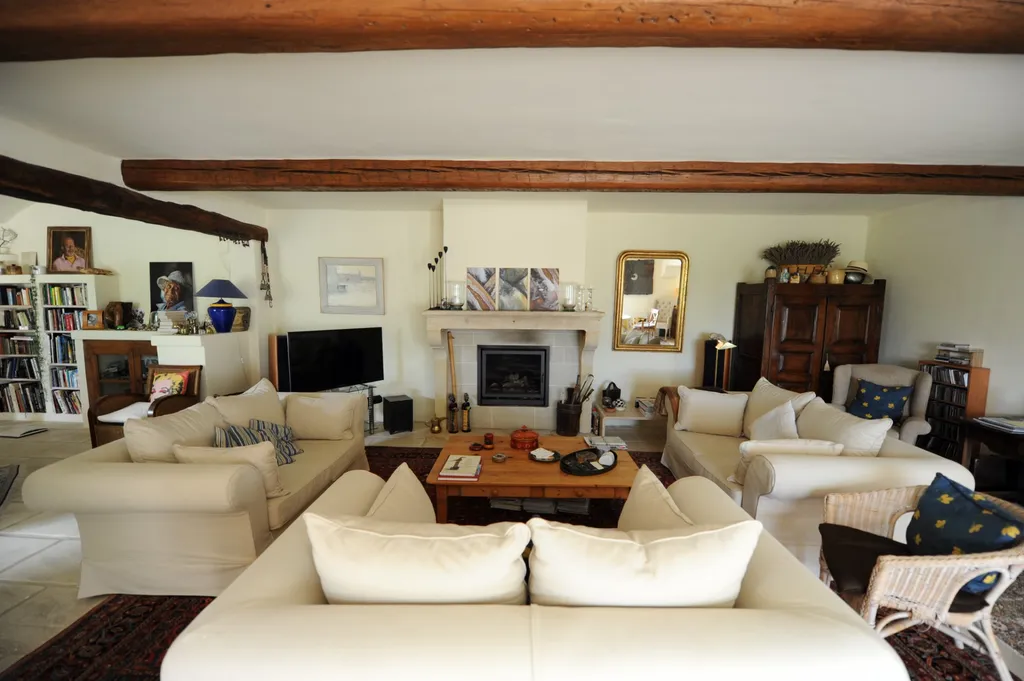 En Drôme provençale, à vendre,  propriété en pierres d'environ 180 m² avec piscine  