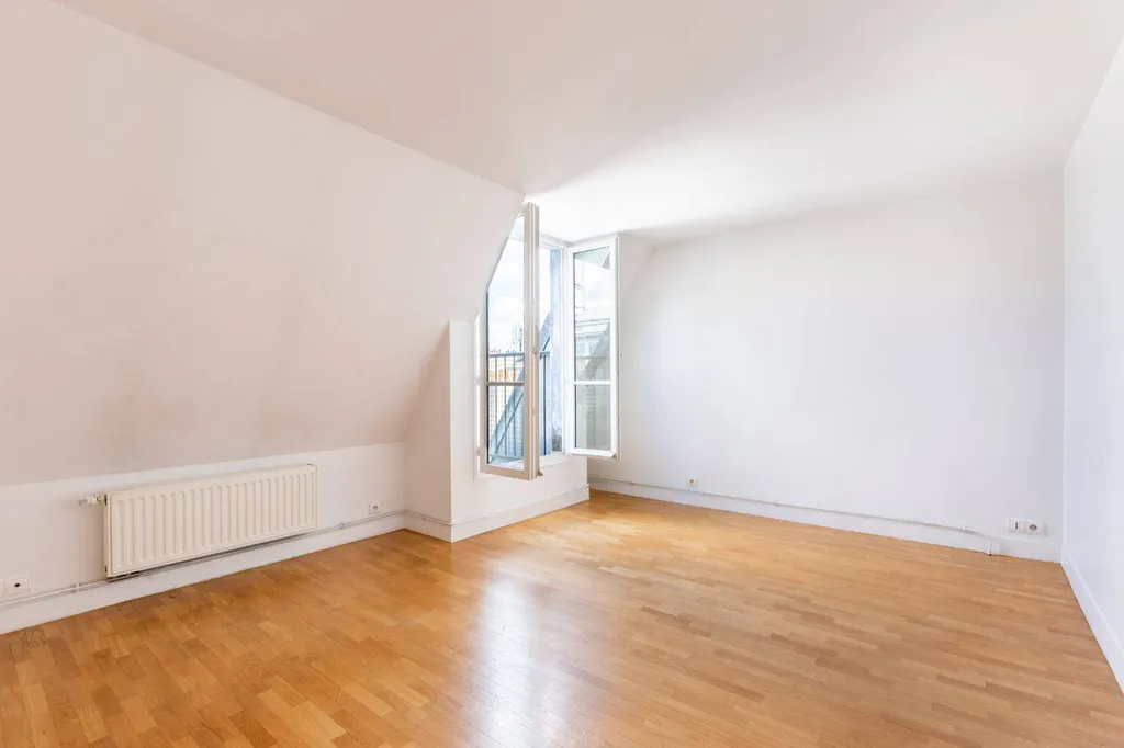 A vendre 85 m2 en dernier étage avec vue dégagée et traversant / Bd Pereire Paris 75017