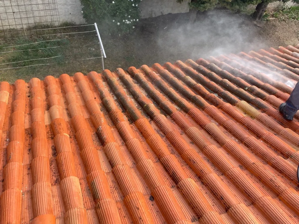 nettoyage tuile en cours sur aix en provence