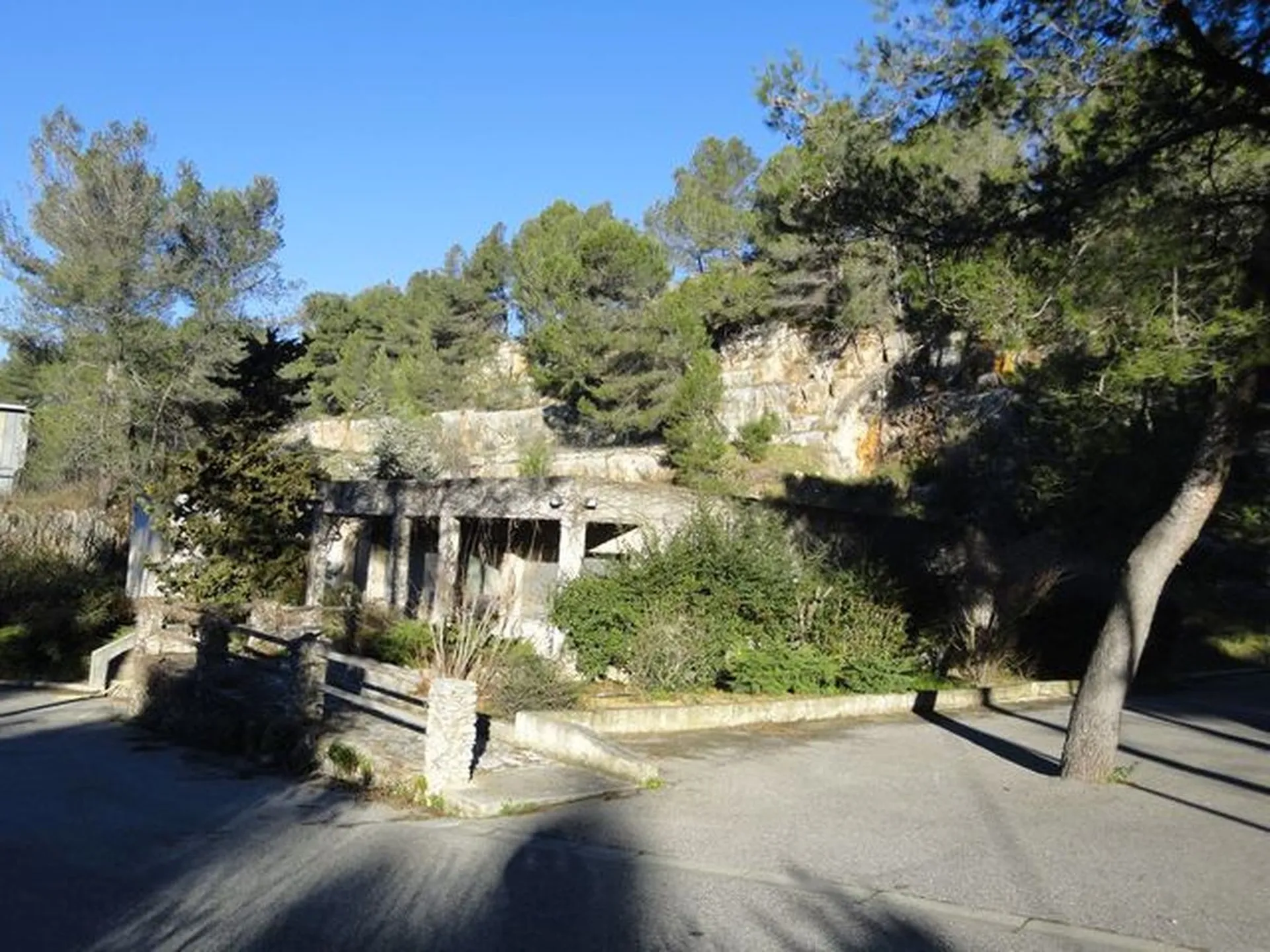 Roquefort la Bédoule murs commerces