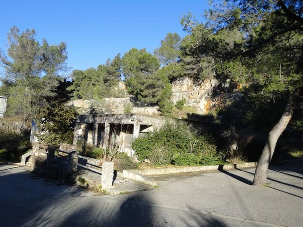 Roquefort la Bédoule murs commerces