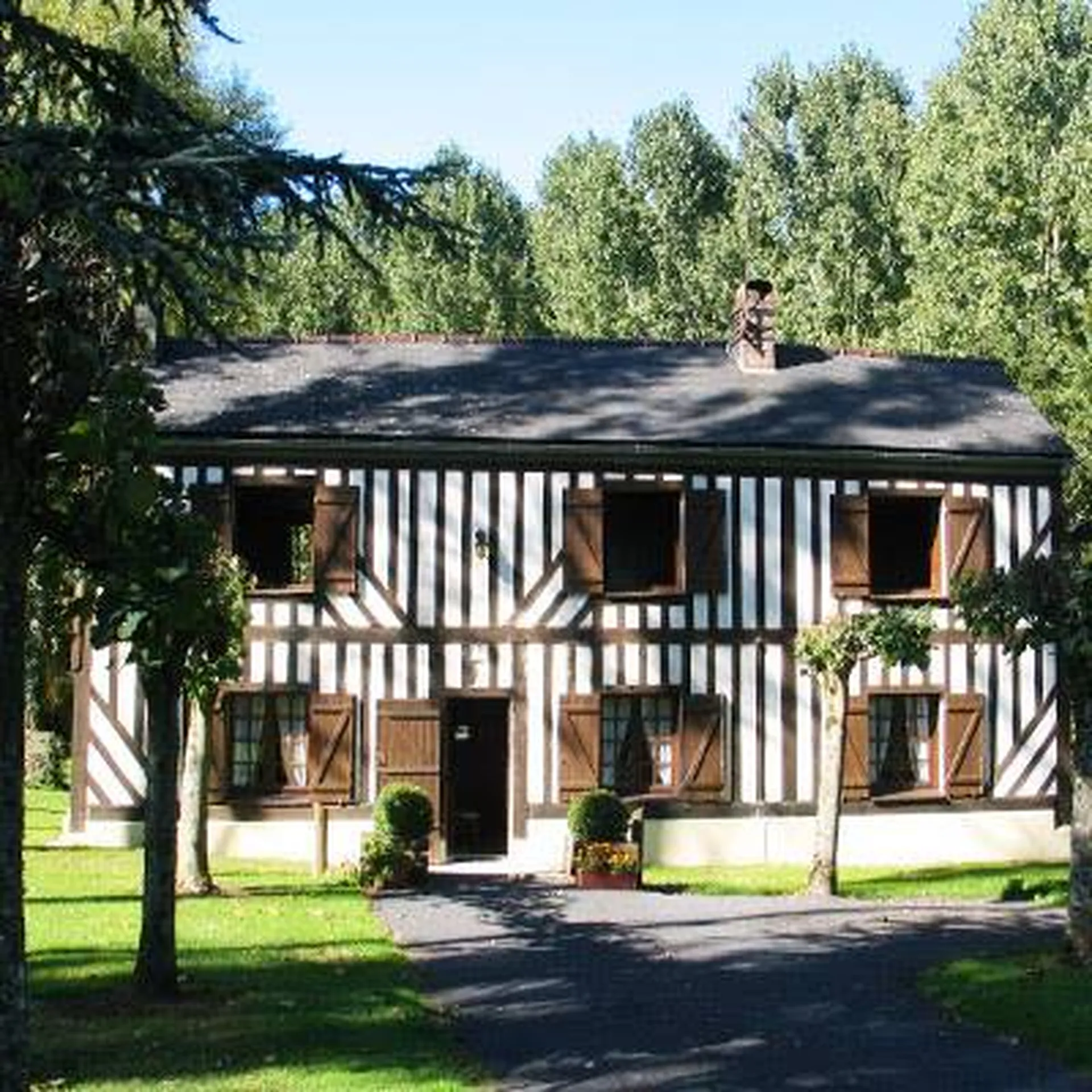 à vendre ensemble de gîte et maisons à colombages en Normandie 14