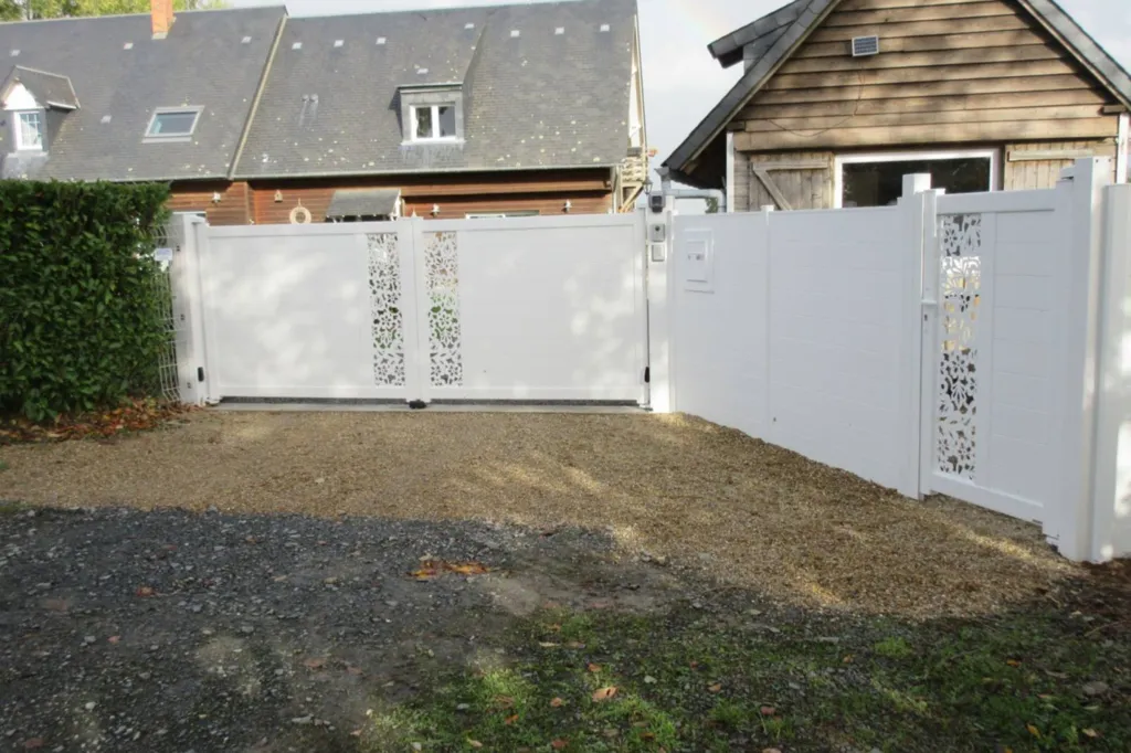 devis portail alu blanc 2 vantaux proche de Caen dans le Calvados