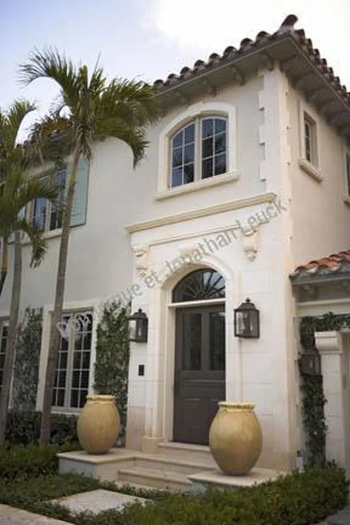 Encadrement massif en pierre d'Estaillades