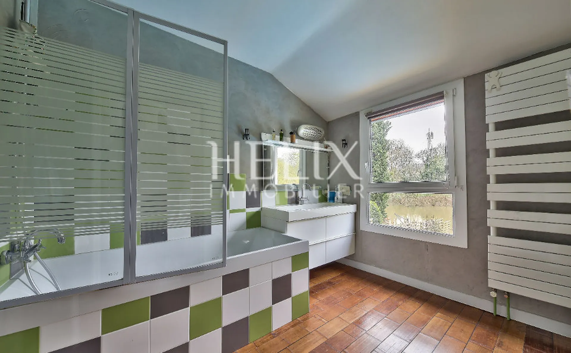 Maison 7 pièces 180 M² avec 4 chambres sur l'île de Migneaux avec une piscine proche de Poissy et de Villennes sur Seine dans un cadre de vie idyllique