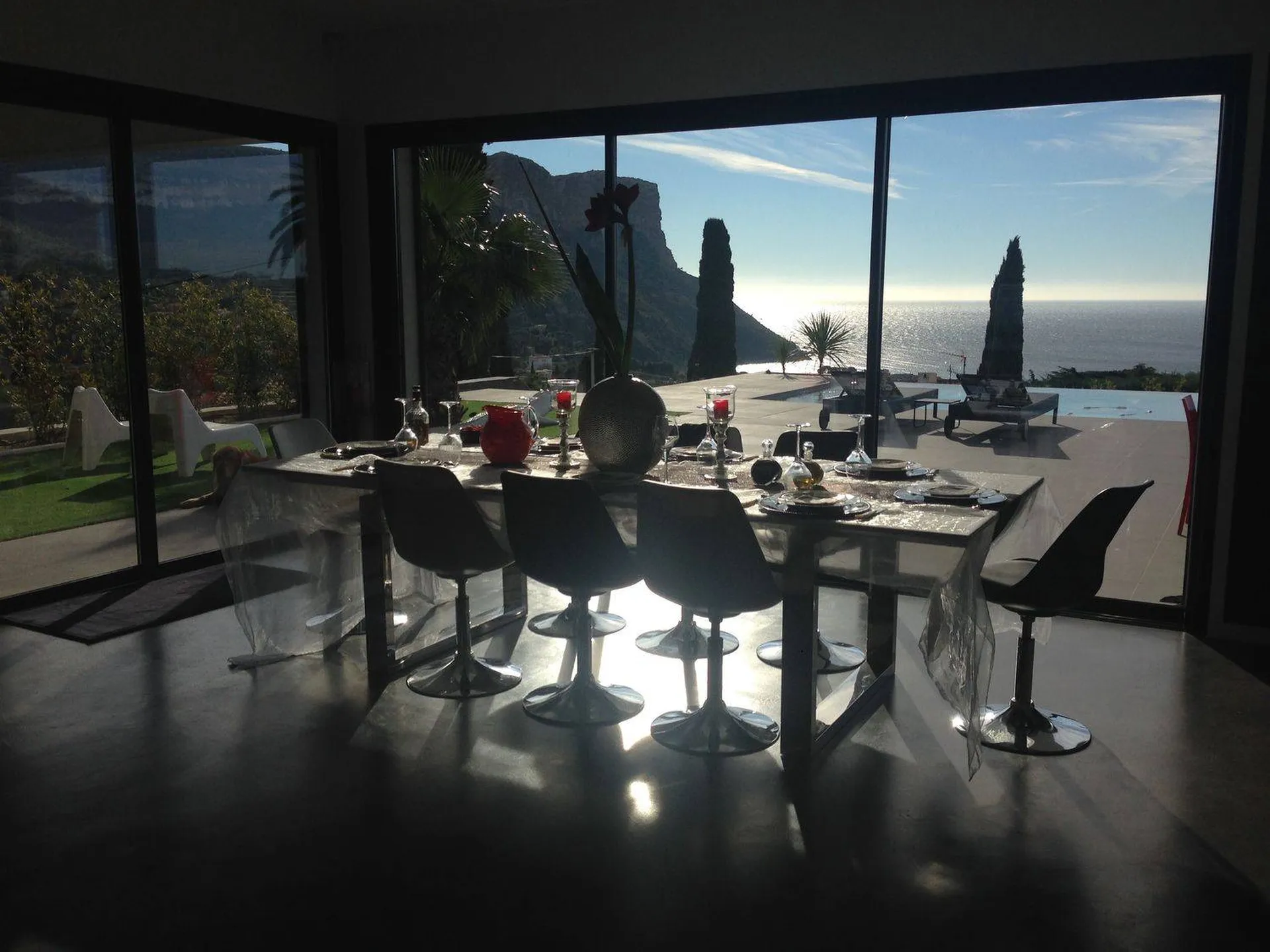 Magnifique salon contemporain villa prestige à vendre à cassis 