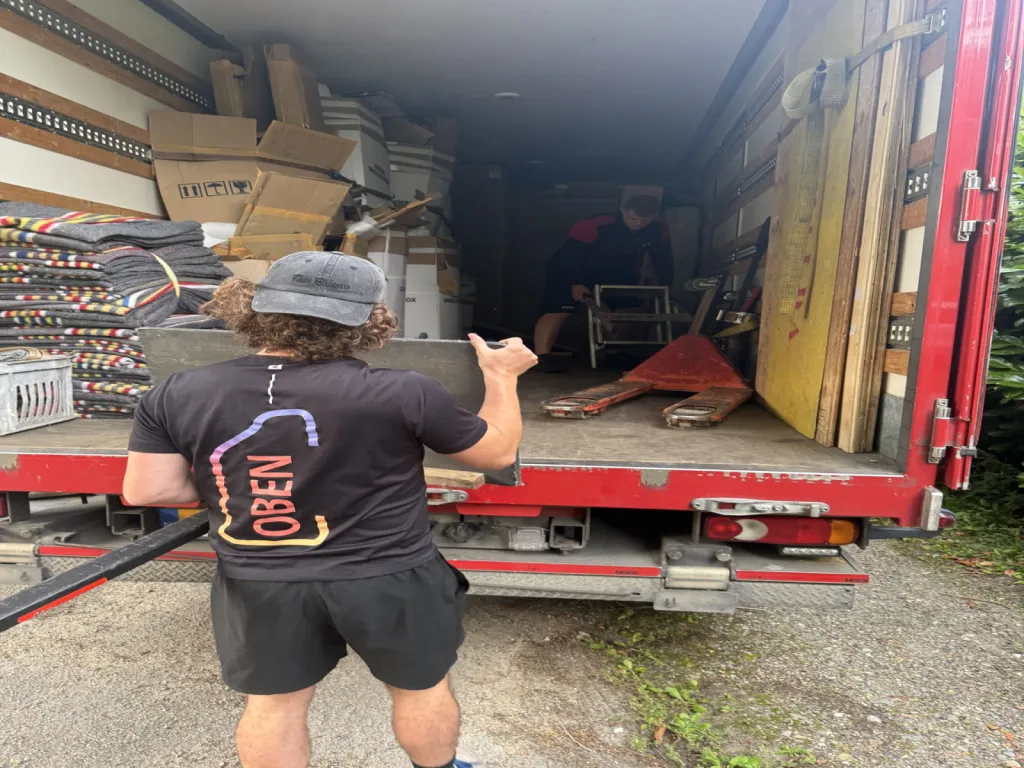 Déménagement complet d’un château de Rouen vers Doudeville avec une équipe professionnelle de deux personnes de chez OBEN Déménagement