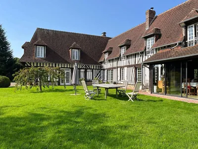 A VENDRE - En NORMANDIE, région THIBERVILLE (EURE) propriété de caractère avec 3ha30a de parc et dépendances.