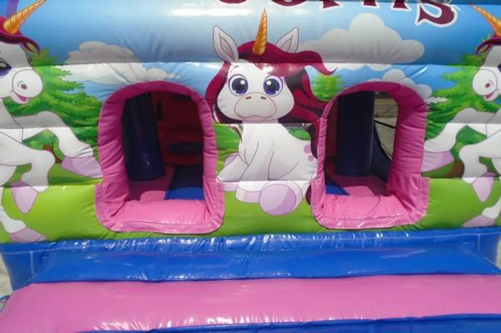 structure gonflable Licorne obstacles en vente à Angers et partout en France 