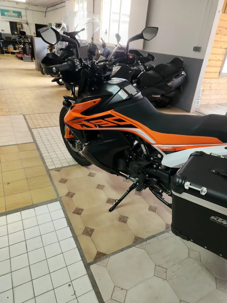 ktm 790 adventure  8990 euros