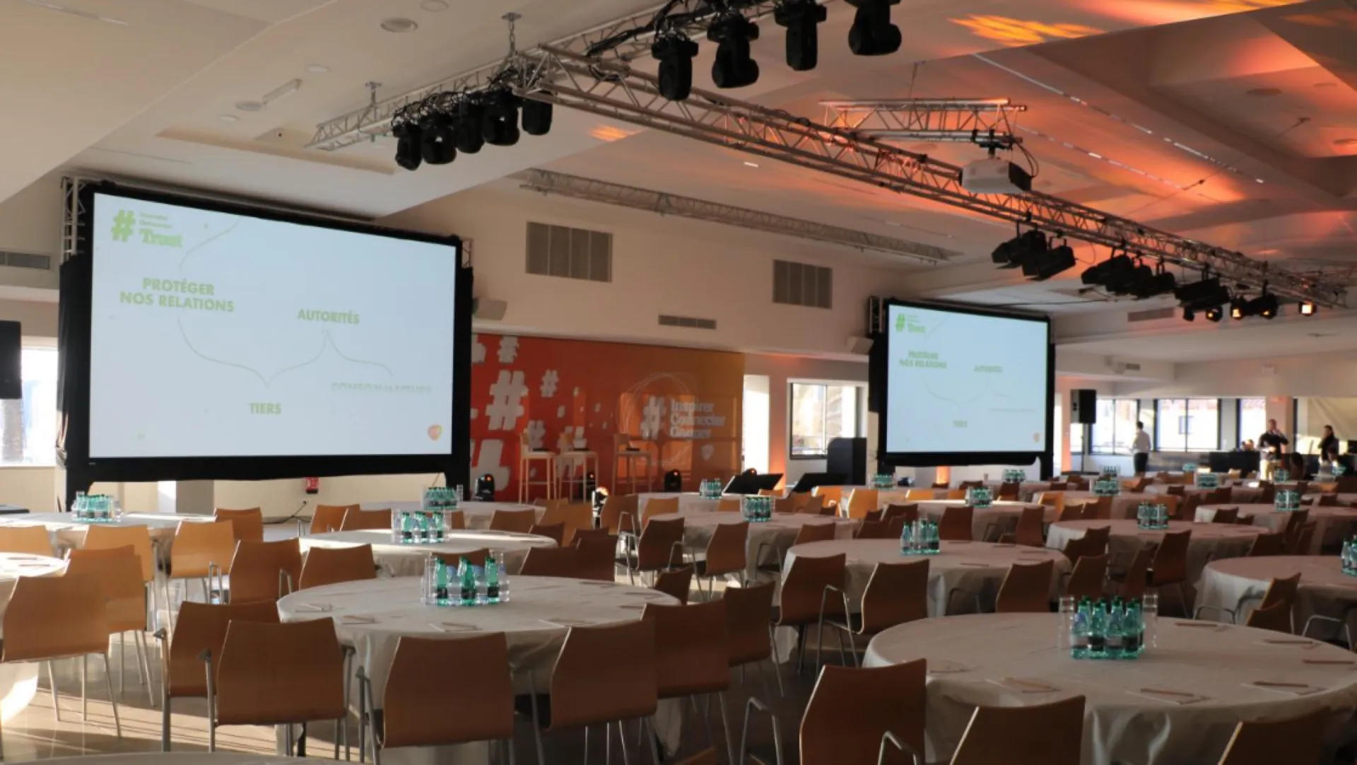 ocation écran cadre videoprojecteur à cuers dans le var