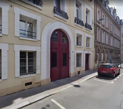 Situé au 6/8 rue du Contrat Social à Rouen
