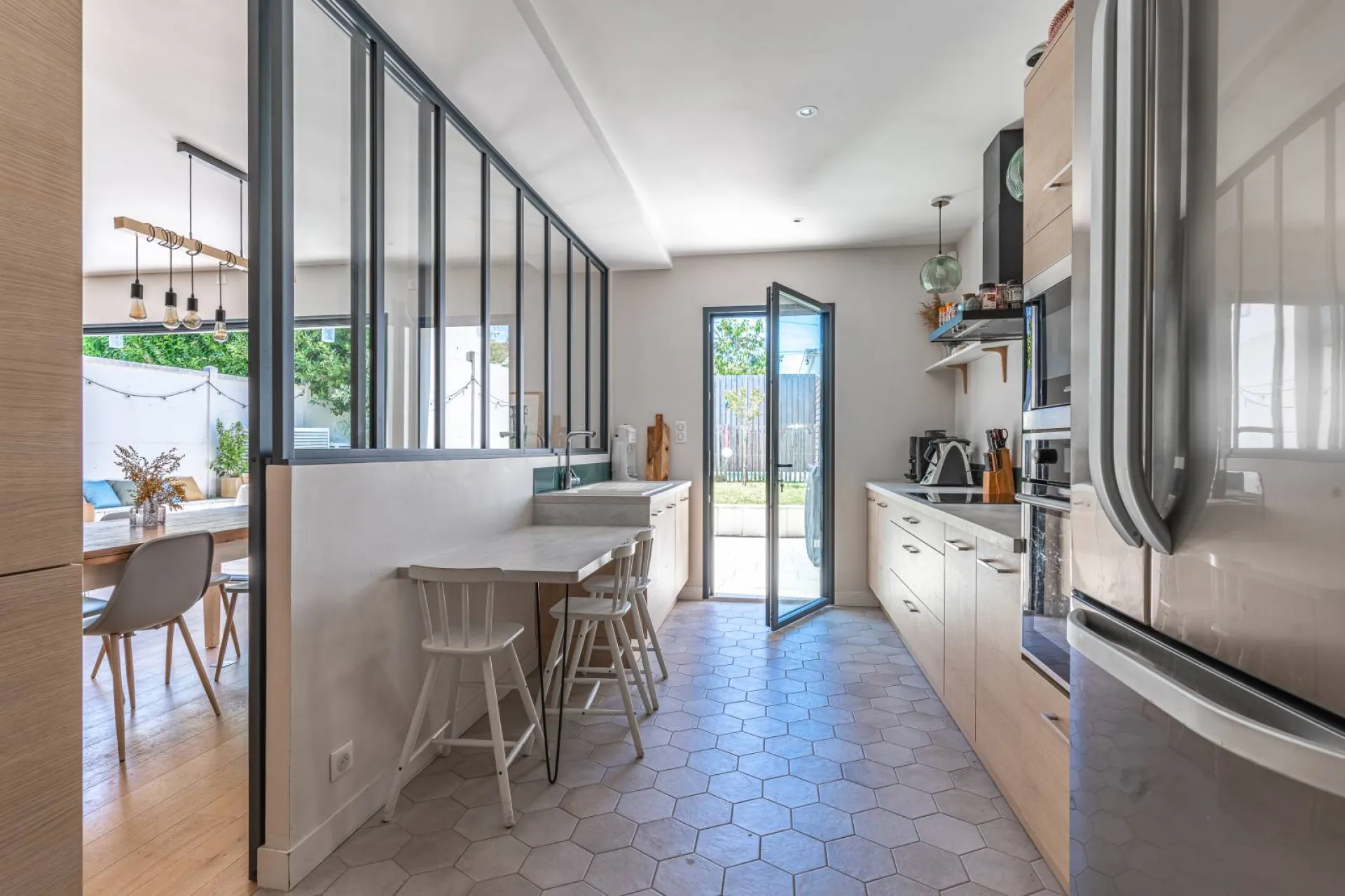 Vendue Très belle maison en pierre rénovée Mérignac limite Caudéran  