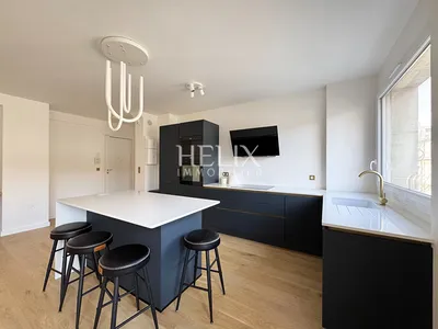 Grand appartement 2 pièces entièrement rénové avec ascenseur dans le centre ville de Saint Germain  en Laye 