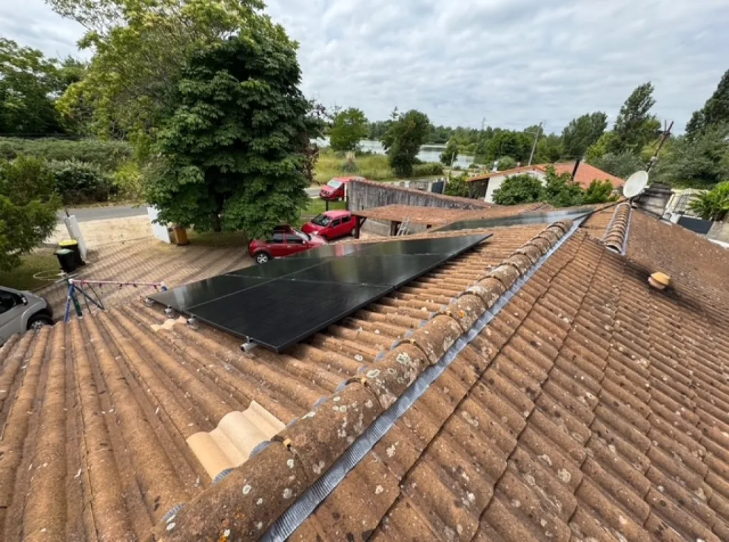Installation d’un kit solaire 6 kW SolarEdge avec panneaux photovoltaïques DualSun et thermoplongeur à Izon en Gironde (33450)