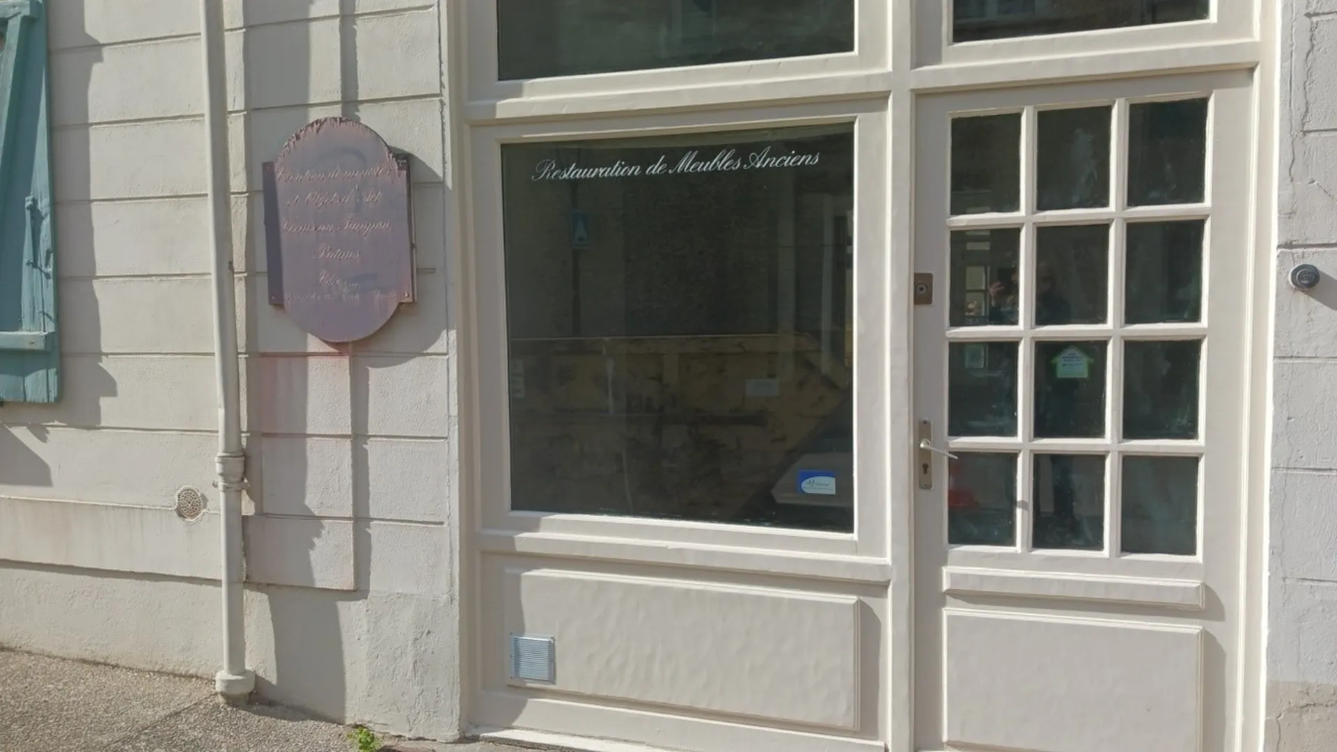 Devanture local commercial à Fourqueux 