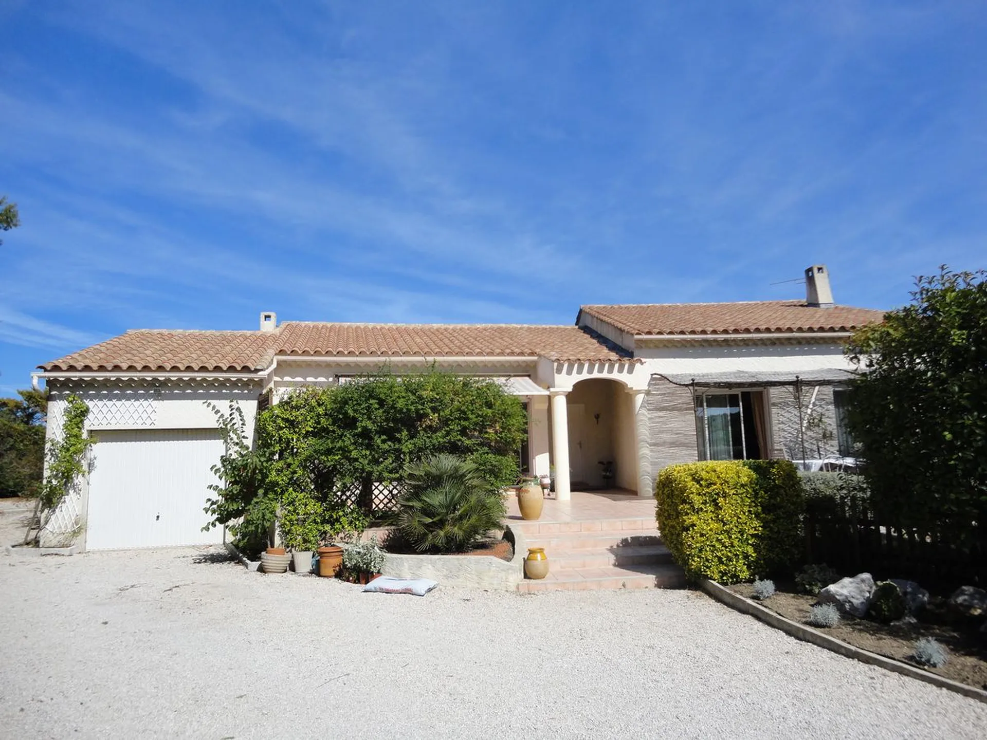 Maison avec piscine et garage à vendre roquefort la bedoule