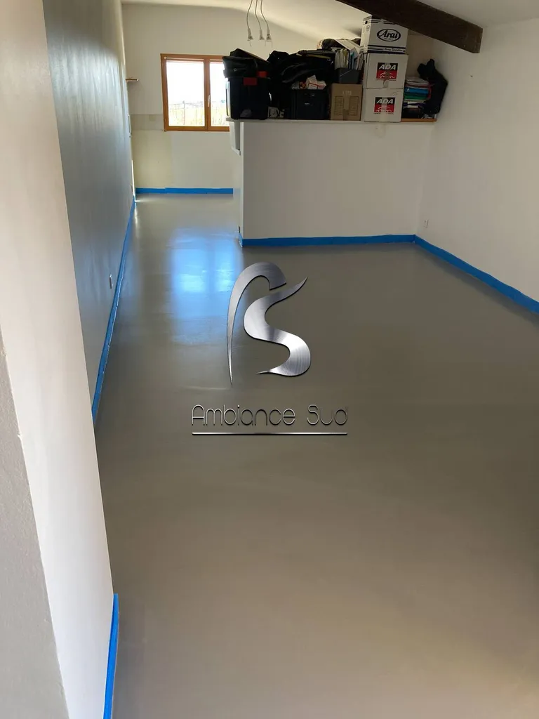 Refaire le sol en carrelage d’un appartement sans dépose et à moindre coût grâce au béton ciré industriel à La Ciotat
