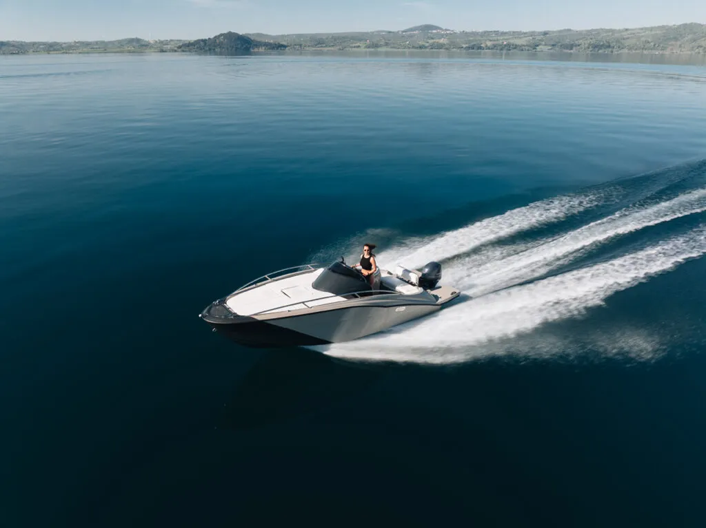 A vendre bateau Day boat à moteur Clear Marine Libra 750 Open chez PLAIBAT sur le Bassin d'Arcachon partout en France