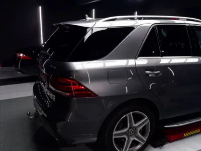 Polissage et protection céramique Gtechniq réalisés sur SUV Mercedes pour un client de Lorient.