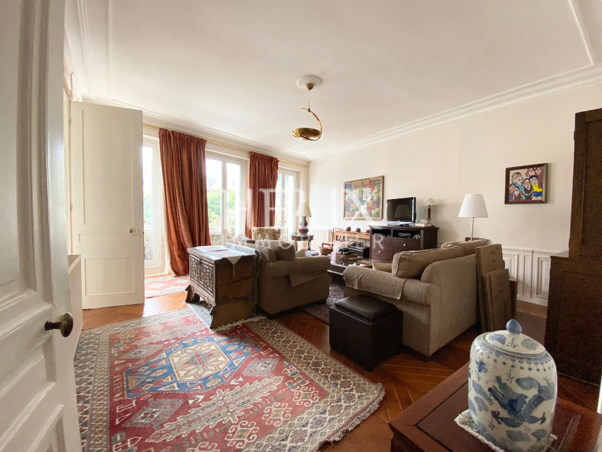 Beau triplex de 180 M2 avec terrasse et jardin à Saint Germain en Laye, à 3 mn à pied du RER A, proche Place du Marché.