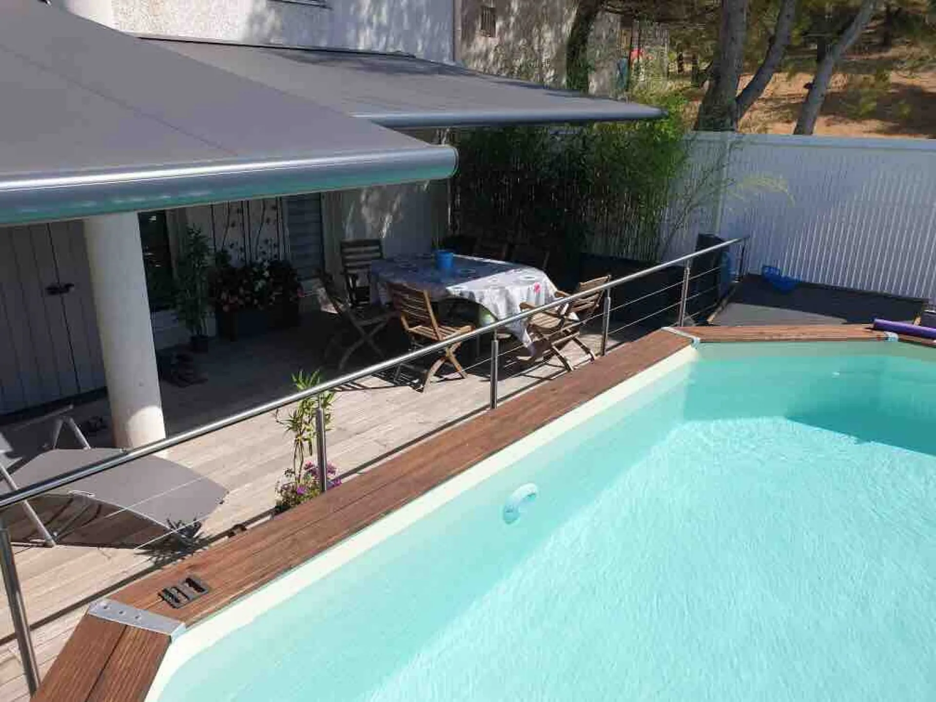 Pose d'un store  banne coffre ambre sur Martigues