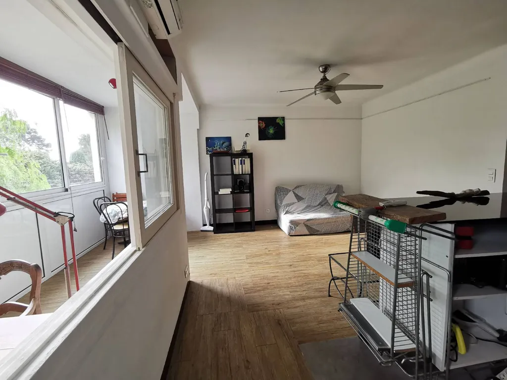 Vente appartement T2 Cassis avec loggia  dans résidence fermée avec parking proximité immédiate centre 