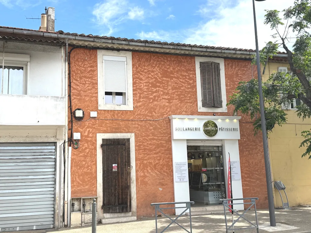 Local commercial + logement en vente à Roquefort la Bédoule