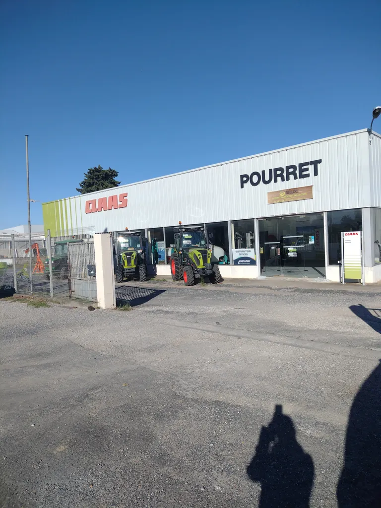 Entrepôt à vendre, de type magasin B2B de 1154m² avec belle visibilité d’enseigne et grand terrain de 4424m² sur le secteur Sud de Perpignan dans les Pyrénées-Orientales.