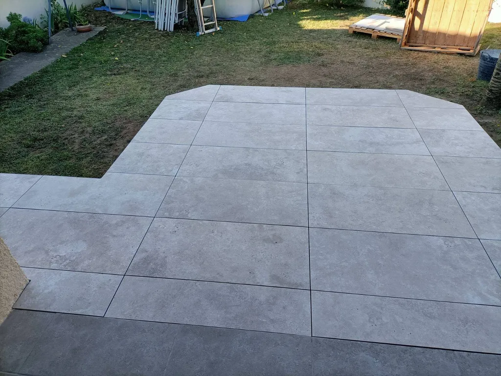 CARRELAGE GRES CERAME EFFET TRAVERTIN IZMIR  50 X 100 X 2 CM POSE SUR PLOTS (2) SUR BEAUCAIRE - GARD - 30.